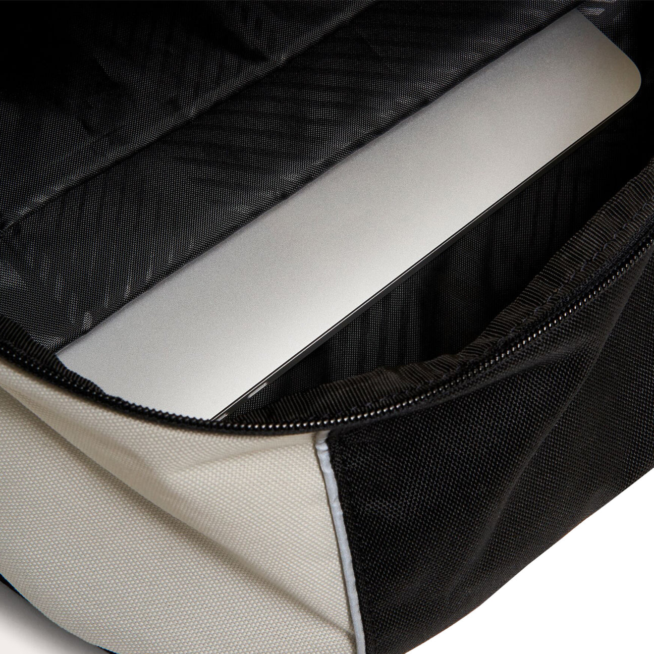 BOLSO OAKLEY ENDURO 3.0 20 LT 921416 GREY AND BLACK