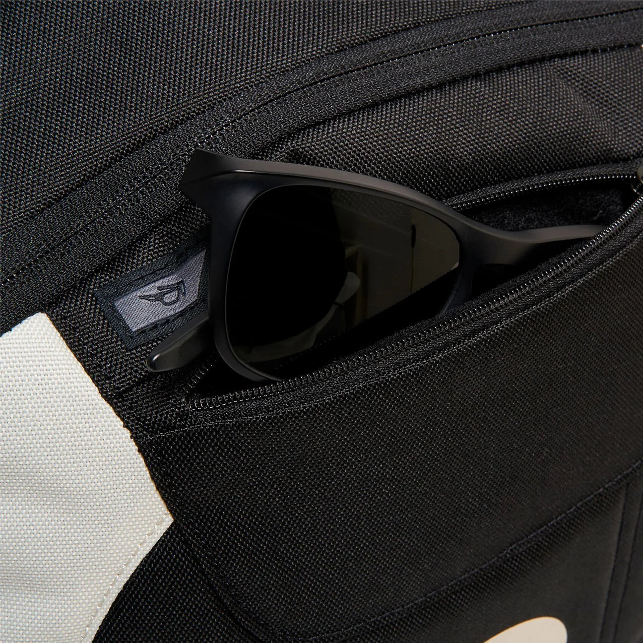 BOLSO OAKLEY ENDURO 3.0 20 LT 921416 GREY AND BLACK