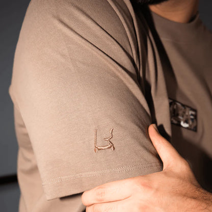 CAMISETA NEA OVERSIZE COYOTE TAUPE