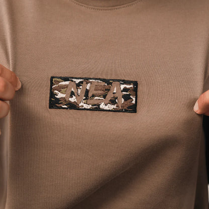CAMISETA NEA OVERSIZE COYOTE TAUPE