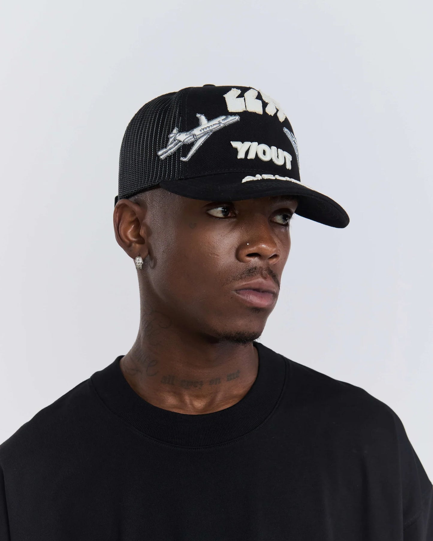 GORRA Y OUT VIP