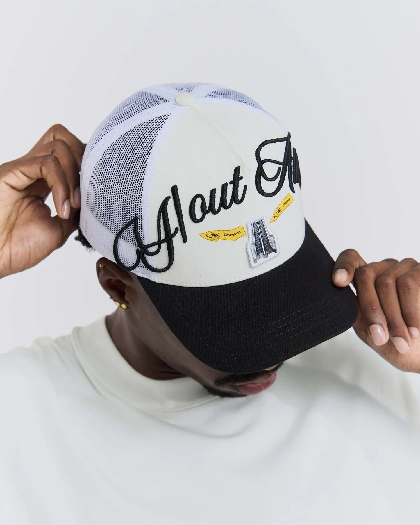 GORRA Y OUT SIGNS