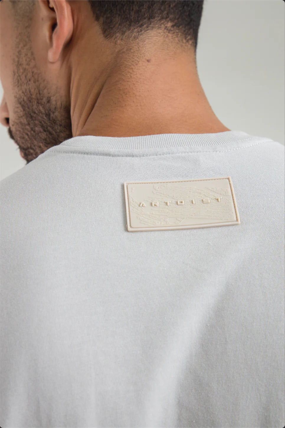 CAMISETA ARTDIST ESSENCE GRAY