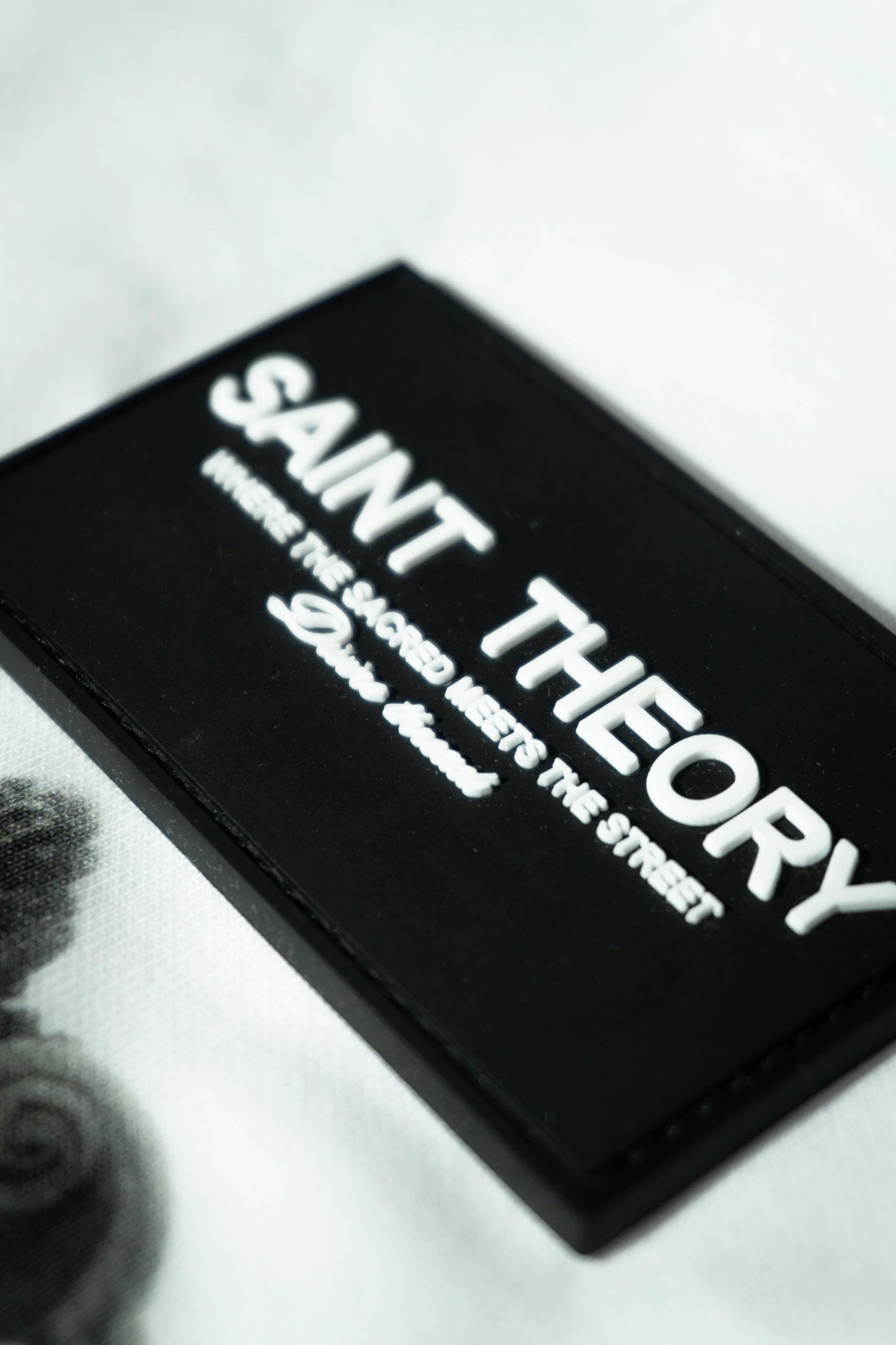 CAMISETA OVERSIZED SAINT THEORY EVANGELIUM COURIER BCC2
