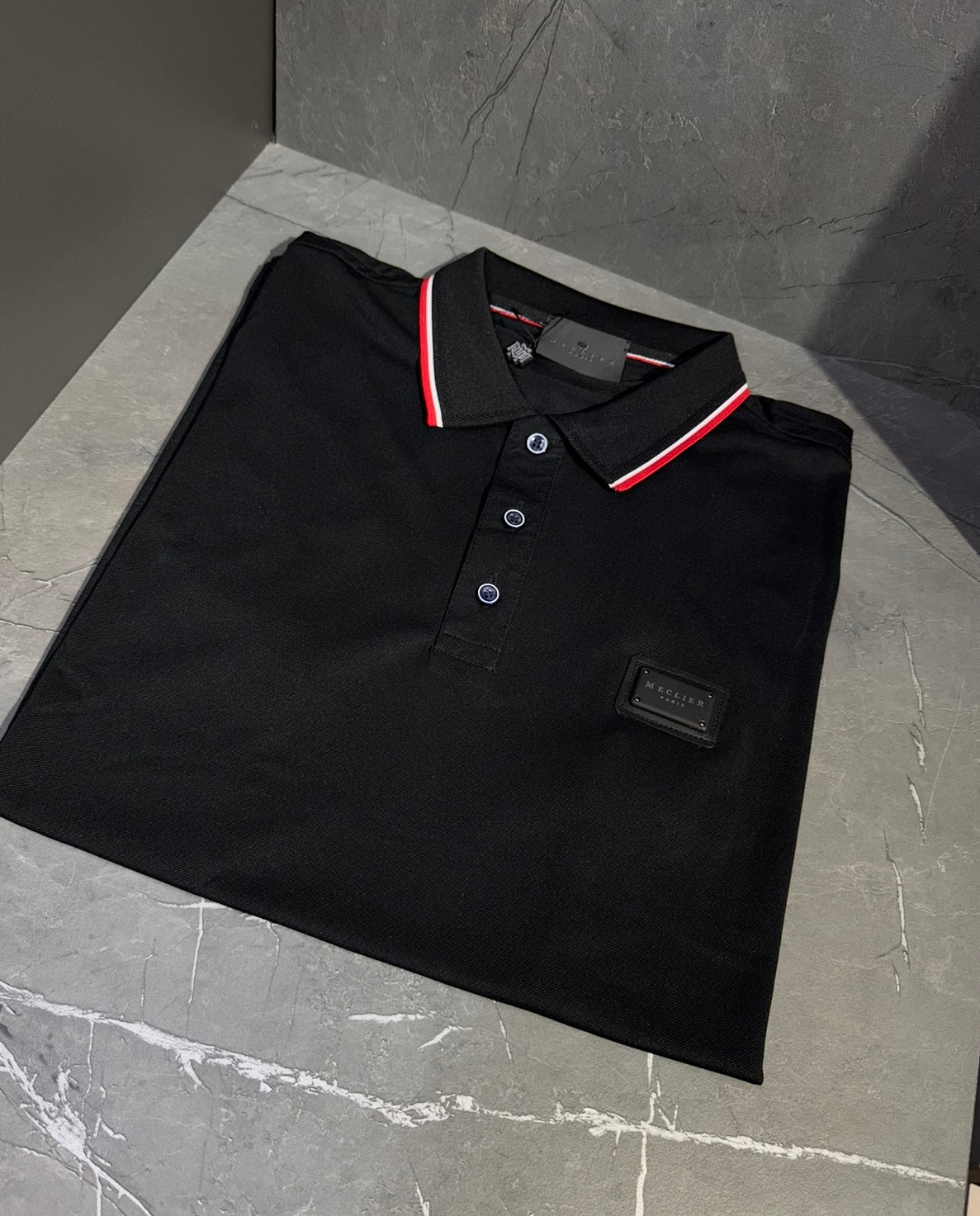 CAMISETA TIPO POLO MECLIER NEGRO CUELLO ROJO