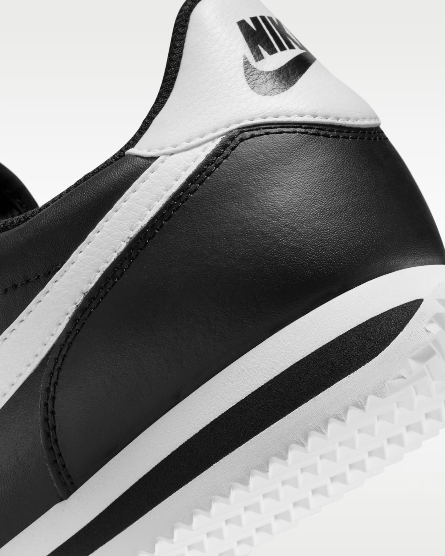 TENIS NIKE CORTEZ BLACK AND WHITE
