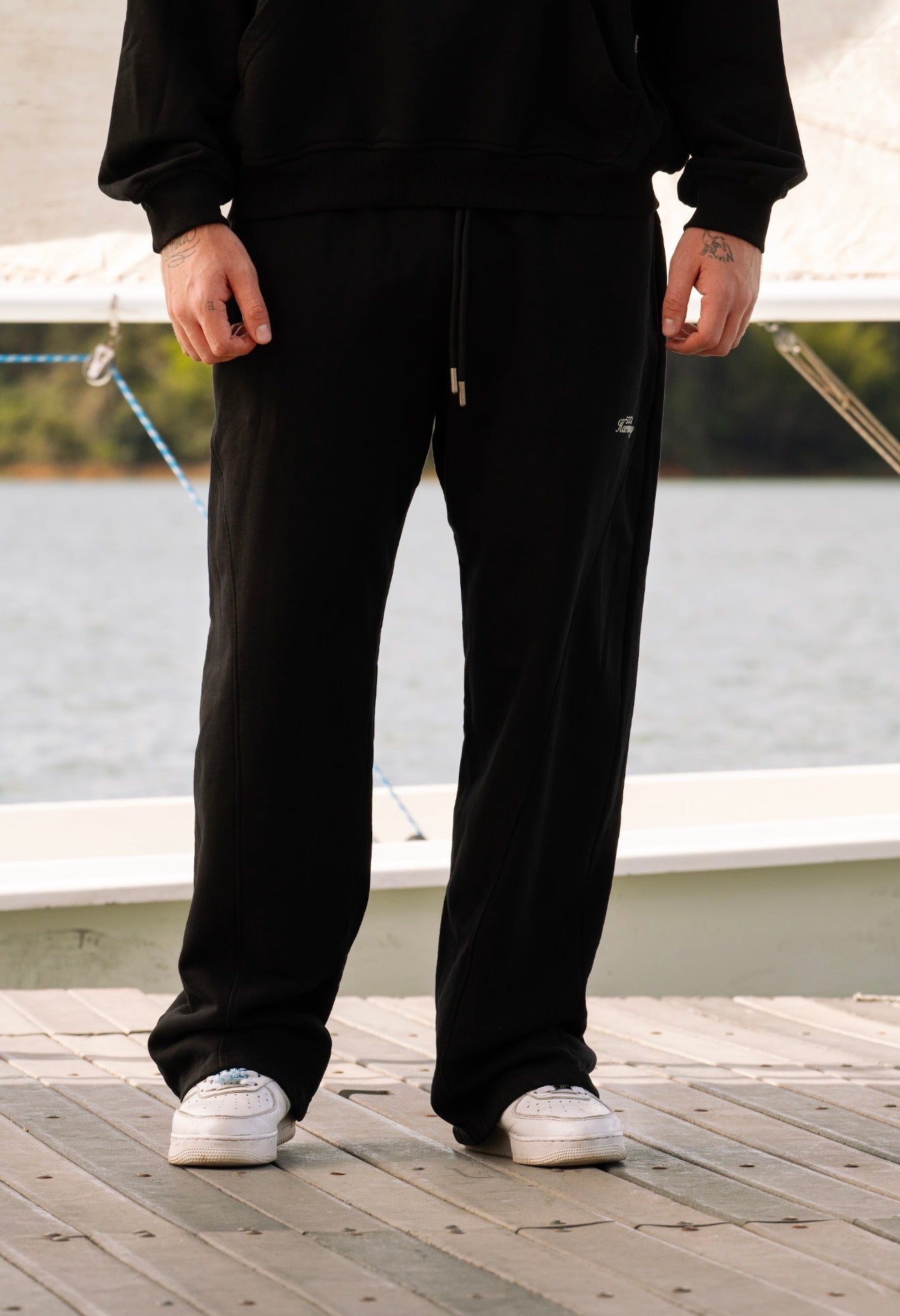 JOGGER SOCIAL HARMONY THE FRAME