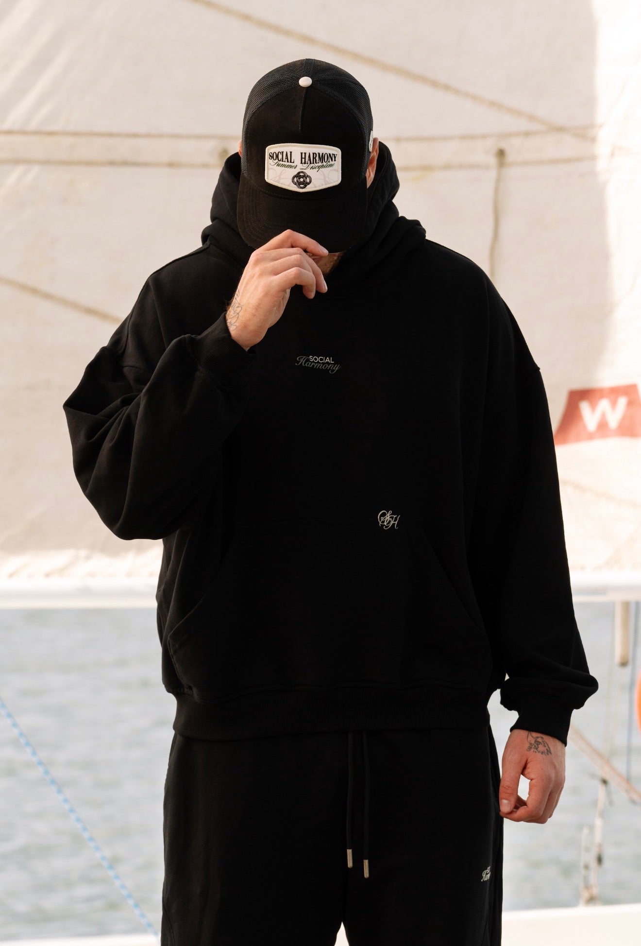 HOODIE SOCIAL HARMONY SHIFT
